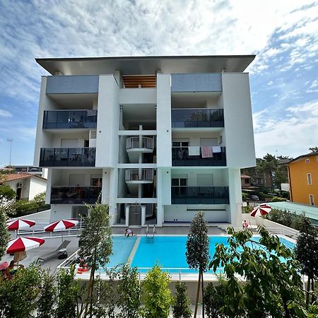 Nuovo Condominio Con Piscina E Garage Bibione Exterior foto