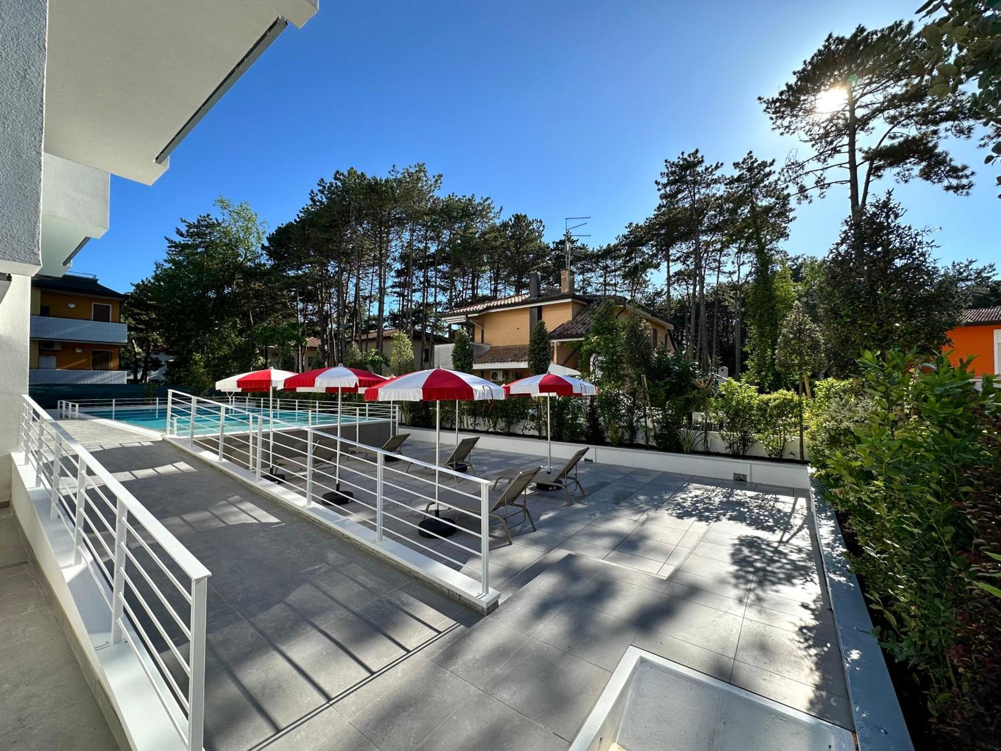 Nuovo Condominio Con Piscina E Garage Bibione Exterior foto